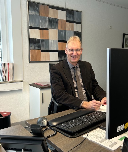 Guido Heinisch am Schreibtisch 2
