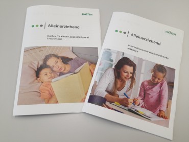 Cover Broschüren für Alleinerziehende