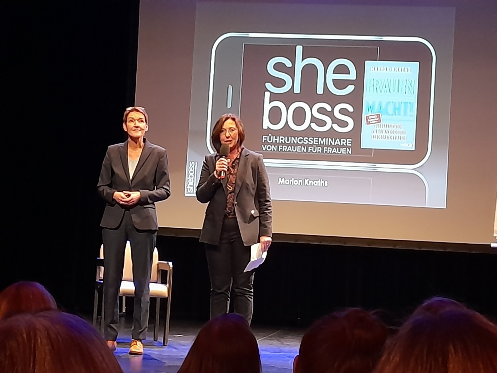 Marion Knaths von sheboss wird von Britta Hauth begrüßt